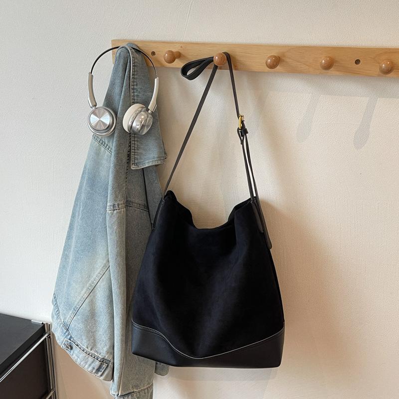 Large capacity bag women's 2025 new fashion high sense retro shoulder bag commuter versatile messenger tote bag