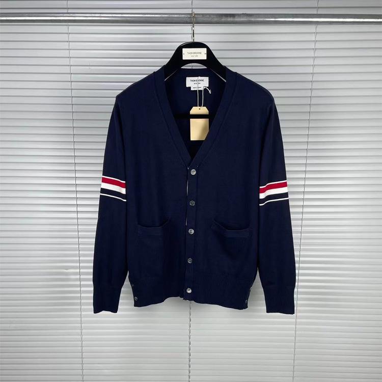 

TB Tom унисекс двусторонний шерстяной кардиган с V-образным вырезом: Повседневный, модный, универсальный вариант для осени и зимы.