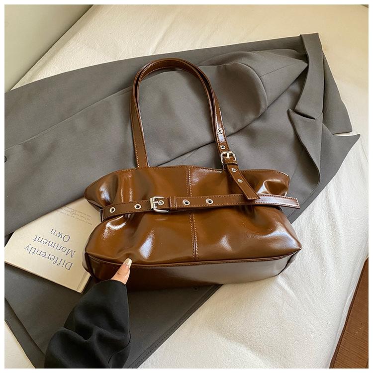 

Простая сумка для поездок на работу, модная плиссированная сумка 2025, на плечо, портативная, корейская версия, нишевая сумка под мышкой, женская модная сумка большой вместимости