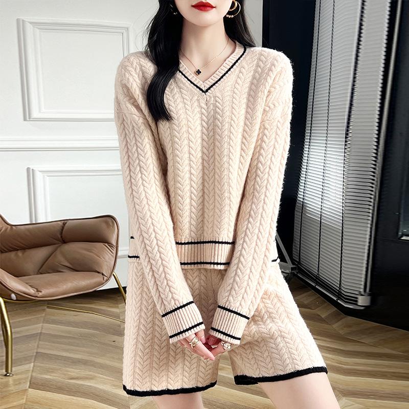 Autumn Color Block V-Neck Cable Knit Sweater & Loose Casual Three-Quarter Pants Set