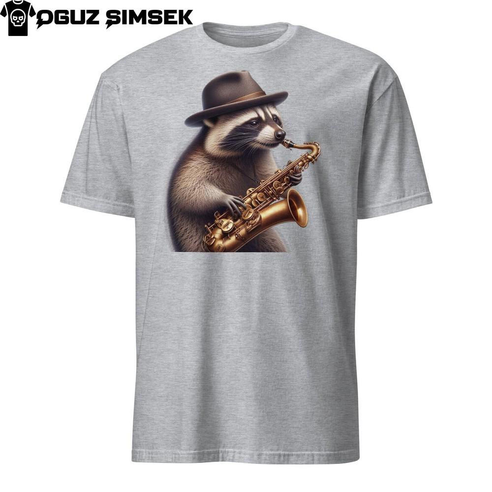 

Унисекс футболка с коротким рукавом | Реалистичная графическая футболка с енотом, играющим на саксофоне M