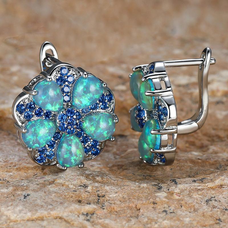 

Новые серьги-пусеты в форме цветка с пятью лепестками, инкрустированные драгоценными голубыми бриллиантами, со сладким и персонализированным шармом