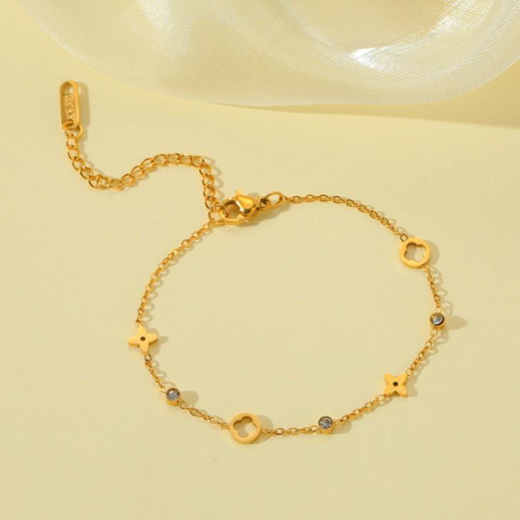 High-End Four-Leaf Clover Titanium Steel Necklace - Elegant, Fade-Resistant Clavicle Chain for Women