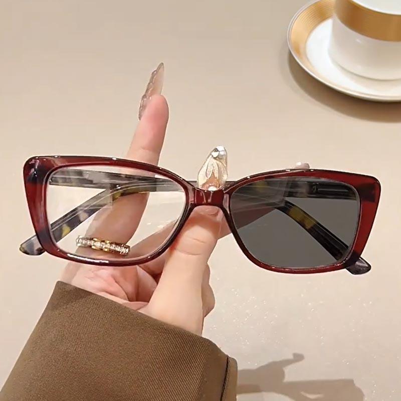 New Photochromic Reading Glasses Unisex Blue Light Blocking Glasses Fashionable Square Frames Turn Grey Presbyopia Glasses