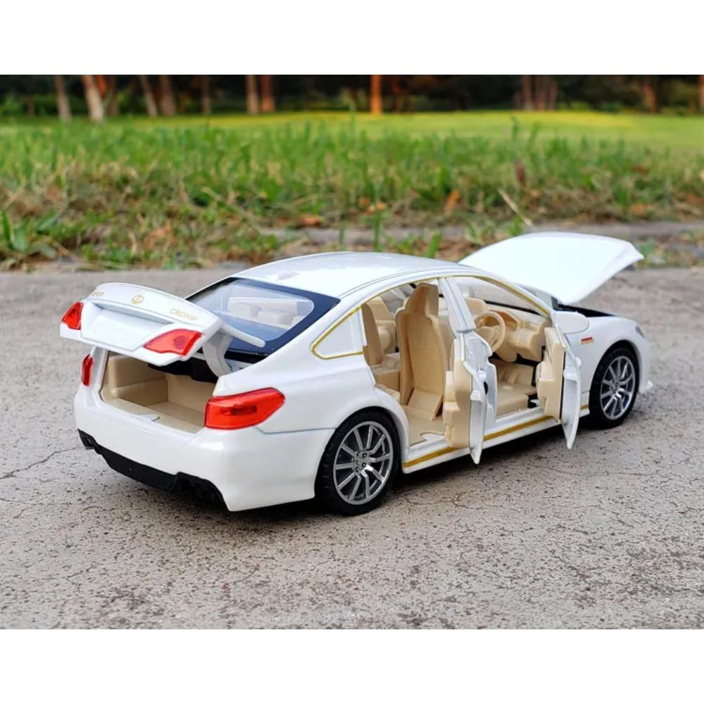 1/32 Toyota CROWN Alloy Car Model Diecasts & Toy Vehicles Metal Toy Car Model Simulation Sound Light Collection Gift
