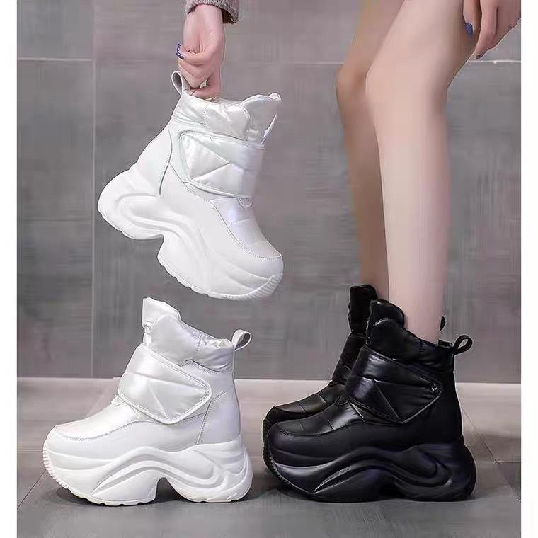 Women's Height Increasing Martin Boots Waterproof Snow Boots with Fleece Lining