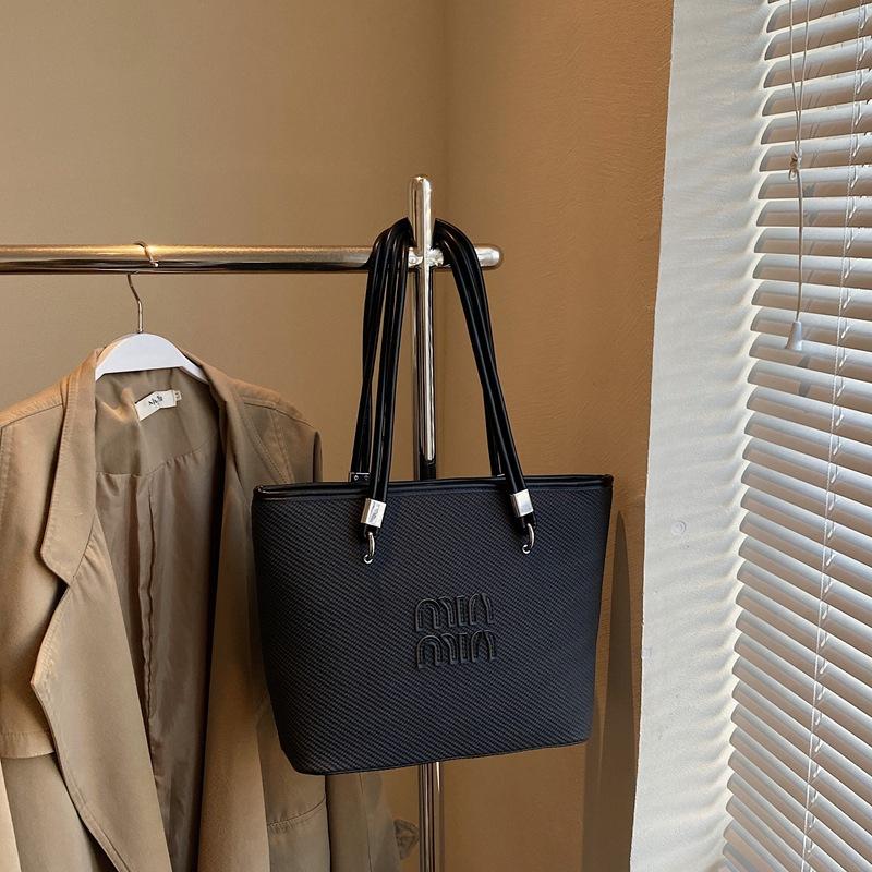 Large-capacity casual bag women's new fashionable and simple shoulder underarm bag niche commuter tote bag