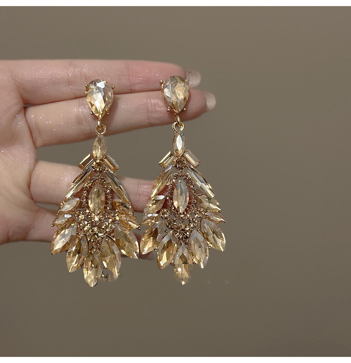 Diamond-Inlaid Silver Teardrop Earrings: Luxurious, Elegant Court-Style Studs with Exquisite Niche Design