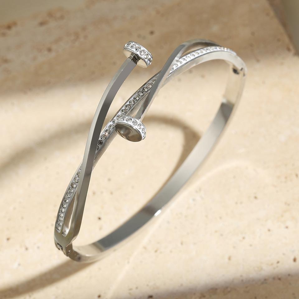 

1 шт. Позолоченный 18-каратным золотом браслет-гвоздь из нержавеющей стали с микробриллиантами, изящный крест, элегантный и универсальный женский браслет