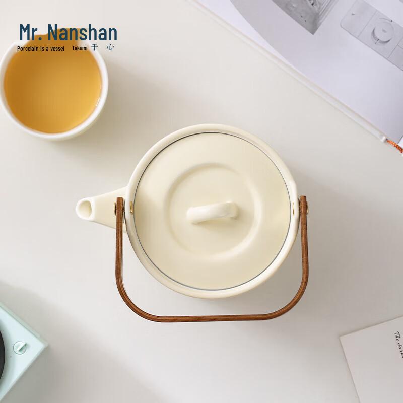 Nanshan Mr. Cloud Dyeing Ceramic Teapot with Walnut Lifting Handle