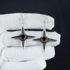 Zarte Ohrringe mit roten Granat-Edelsteinen in Sternform, 925 Sterlingsilber-Ohrringe, handgefertigter Boho-Silberschmuck, baumelnde Ohrringe, Jubiläumsgeschenk