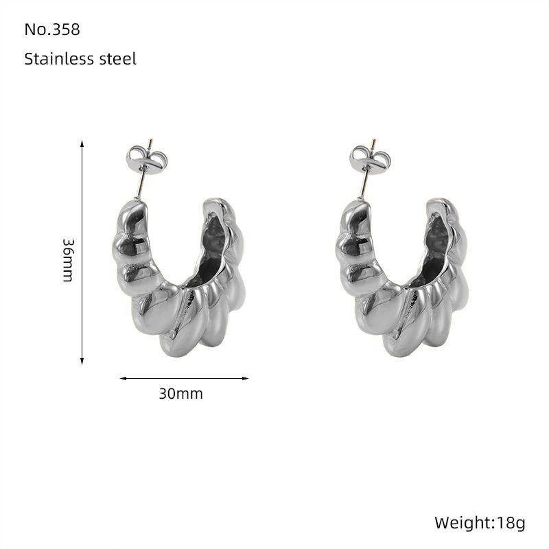 

Преувеличенные серьги-пусеты из нержавеющей стали в форме круассана - Нишевые женские украшения для ушей высокого класса. 18K Gold