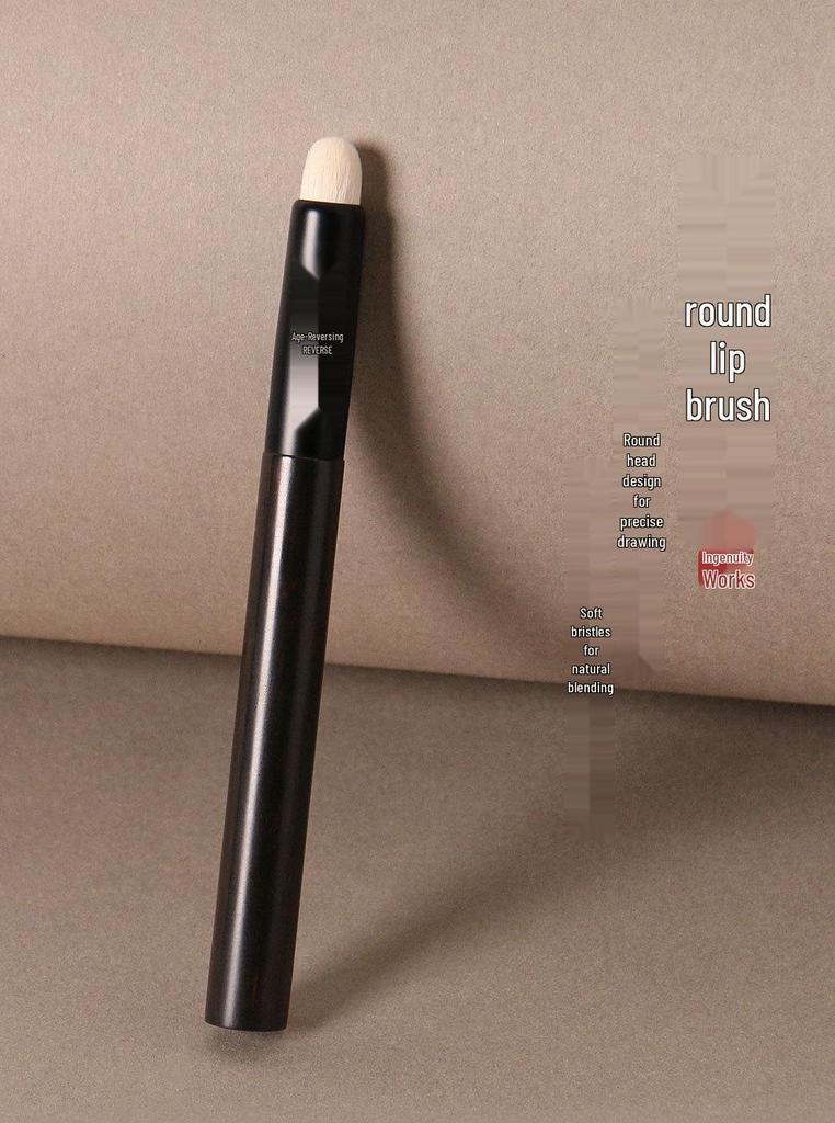 Sandalwood T05 Lip Brush: Soft Bristles, Round Head, Portable for Blending Lipstick.