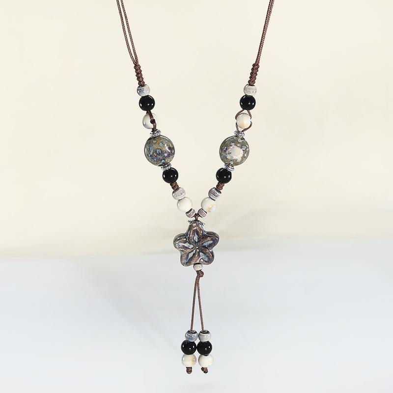 Böhmische Keramik Stern Halskette - Lange handgefertigte Perlenkette mit Anhänger im Stil der Volkskunst zum Layern über Pullovern