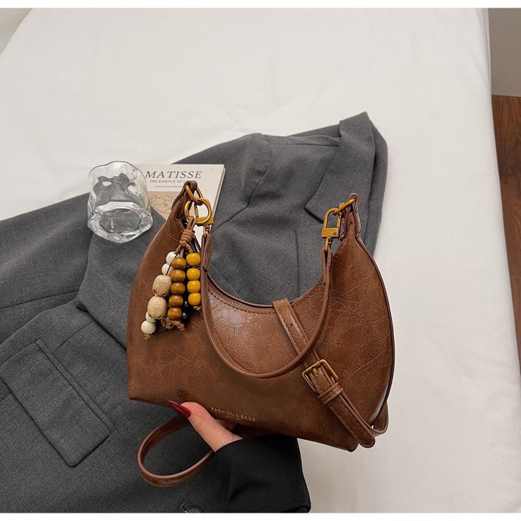 Niche texture underarm bag women's 2025 new retro oil wax leather casual shoulder bag fashionable simple messenger bag