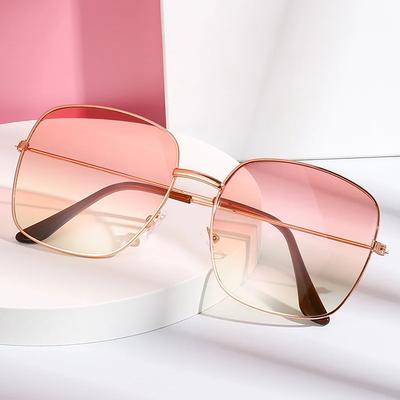 Lunettes de Soleil Carrées à Monture Métallique Large Marque Designer Femme Mode Lunettes de Soleil Dame Lunettes pour Voyage Extérieur Uv400