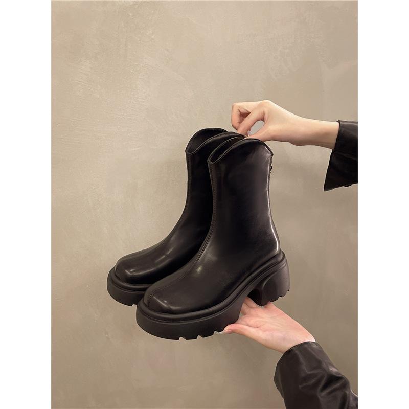 Short boots women's 2025 autumn and winter new round head thick heel V mouth thick sole small boots rear zipper thin Martin boots