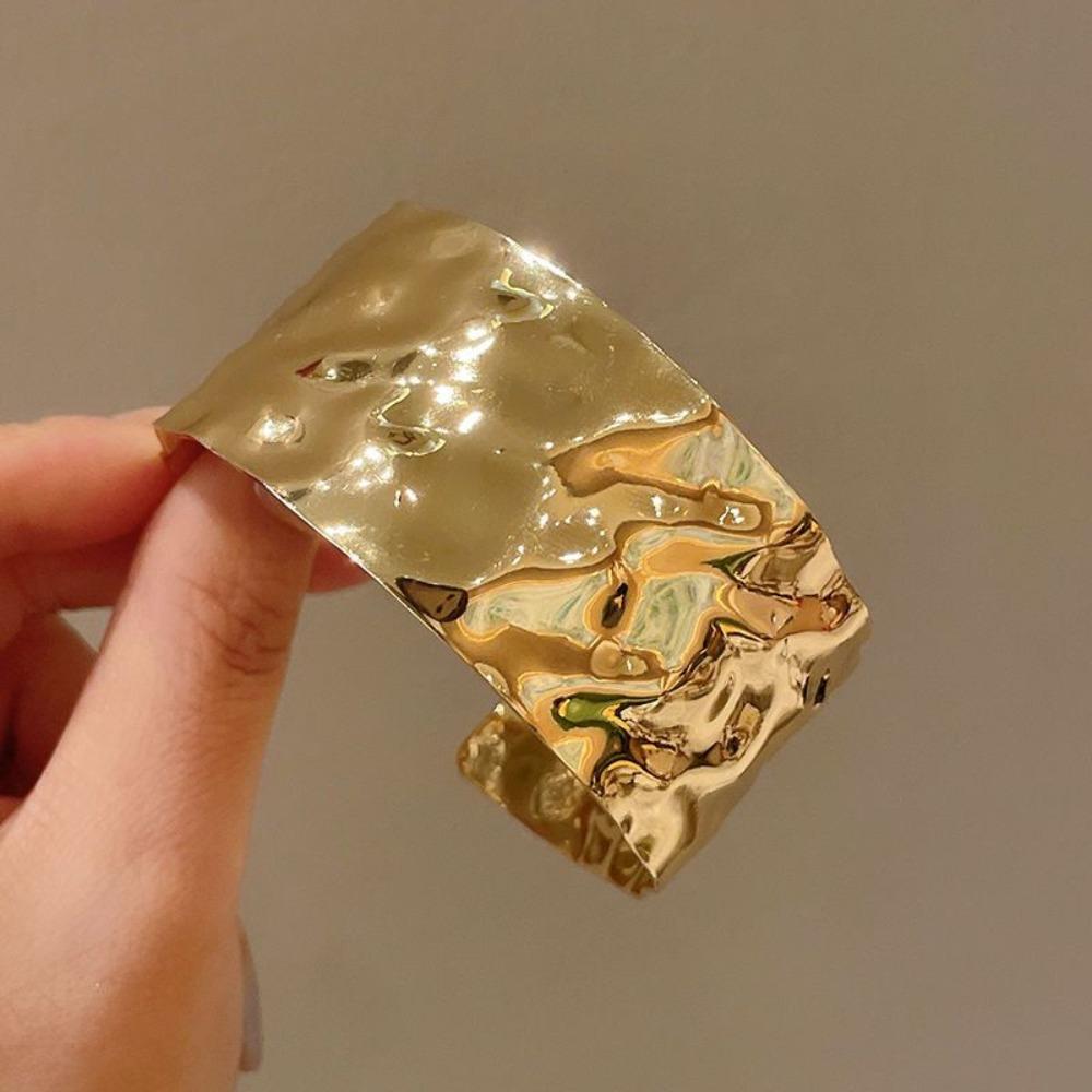 European and American Simple Bracelets, Arm Rings, Niche Cold Wind Temperament Bracelets, High-end Sense and Versatile Jewelry.