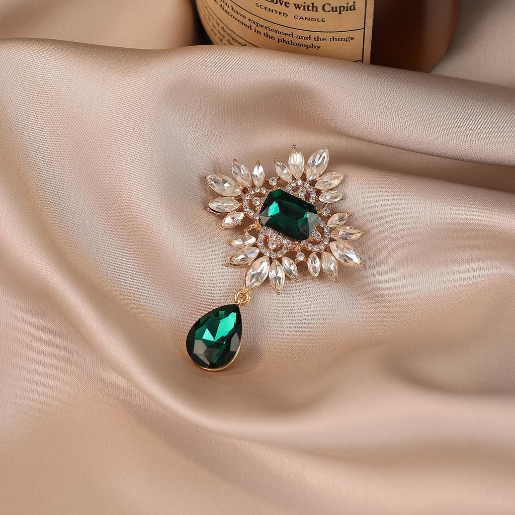 Court Jewel Brooch Female Emerald Crystal Square Corsage Suit Clothing Emerald Set with Diamonds