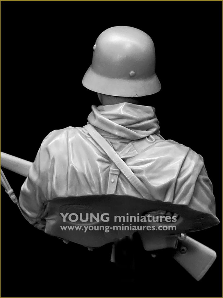 Young Miniatures 1/10 Scale WWII German Waffen-SS Young Infantryman with Rifle Bust Resin Kit YM18101 (Person)