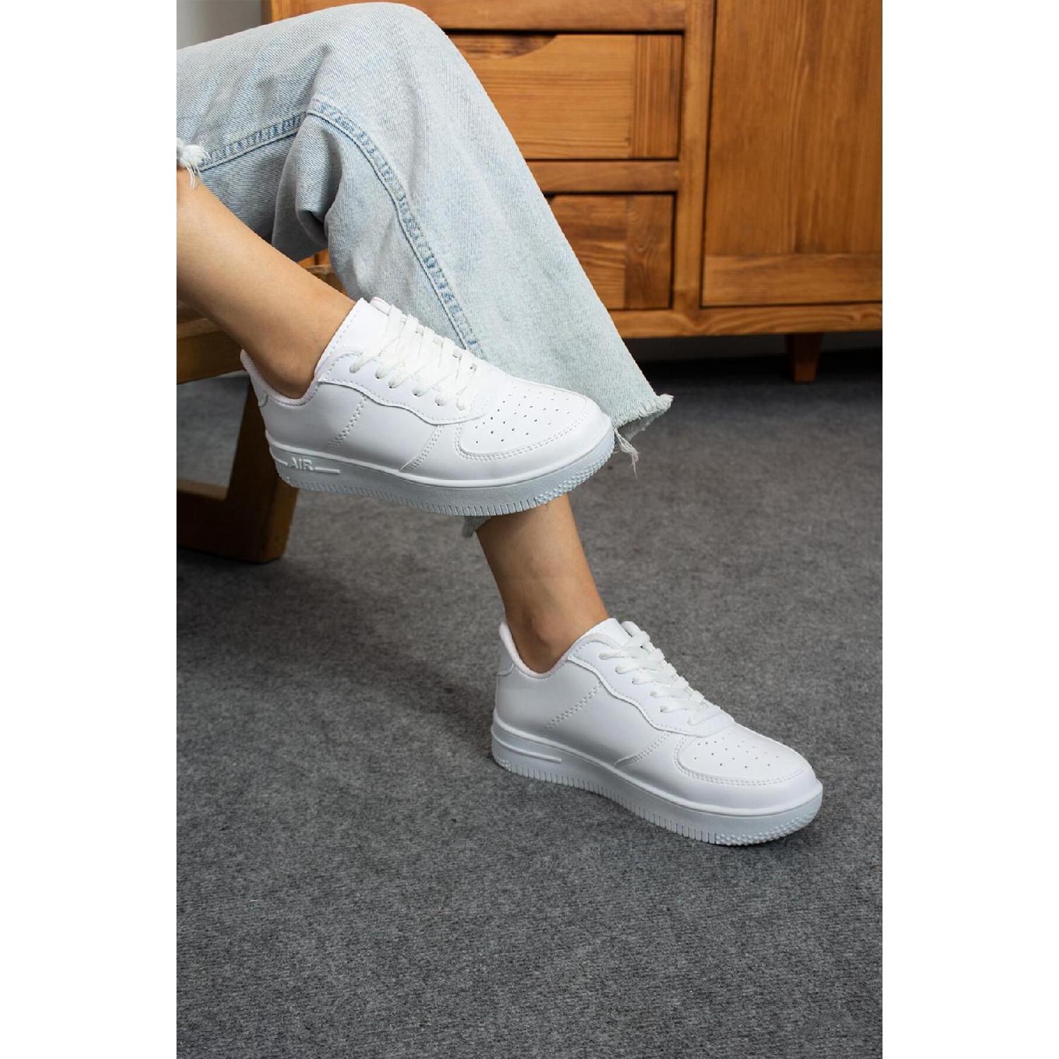 

Біле спортивне взуття унісекс 43 білий