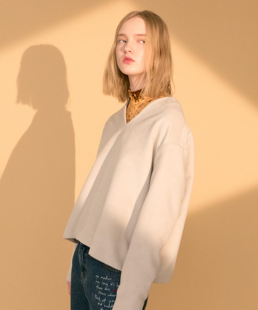 Latizen Ld V Neck Blouse_Iv