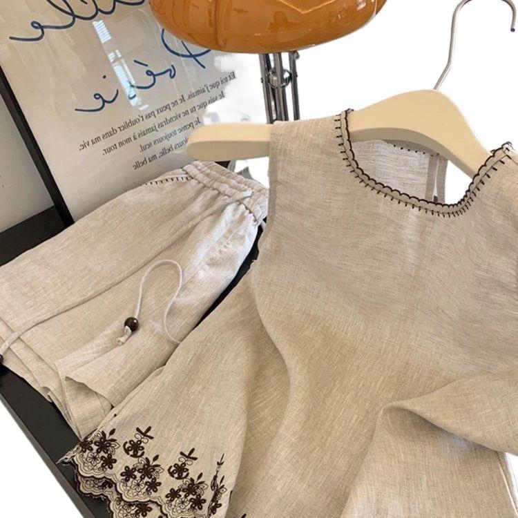 Elegantes zweiteiliges Set aus Weste und Shorts mit Spitzenstickerei für Herren und Damen