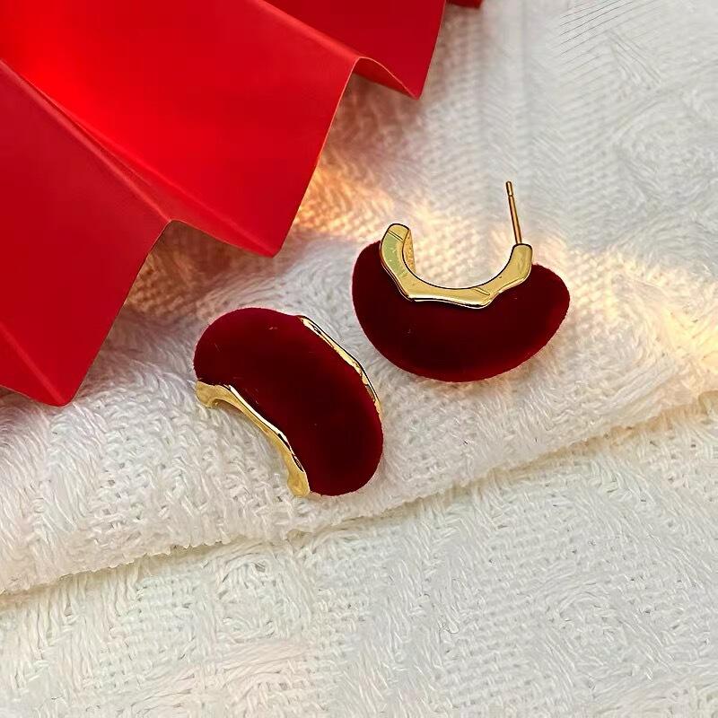 Vintage Wine Red Velvet C-Shaped Earrings for Women Girls Temperament Elegant Stud Earrings Daily Commute Jewelry Accessories
