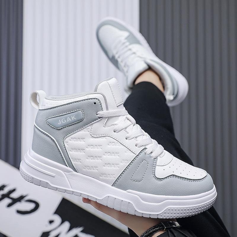 New Leather White Shoes Trendy Mid-top Board Shoes Fashion Men's Shoes Extra Large Size Shoes Sports and Leisure Shoes Spot