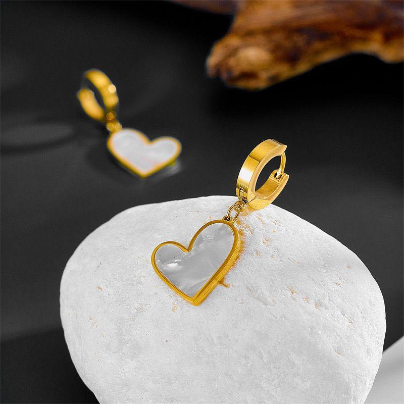 1 pair of circular heart shaped pendants with pearl ear clips