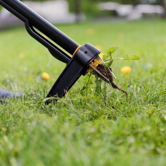 Fiskars Xact garden weeder, solid