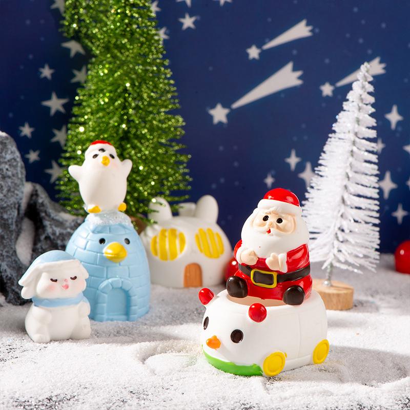 Cute Funny Santa Claus Snowman Dolls Car Micro Landscape Ornaments Toy Christmas Party Decoration Home Desktop Resin Craft Gifts