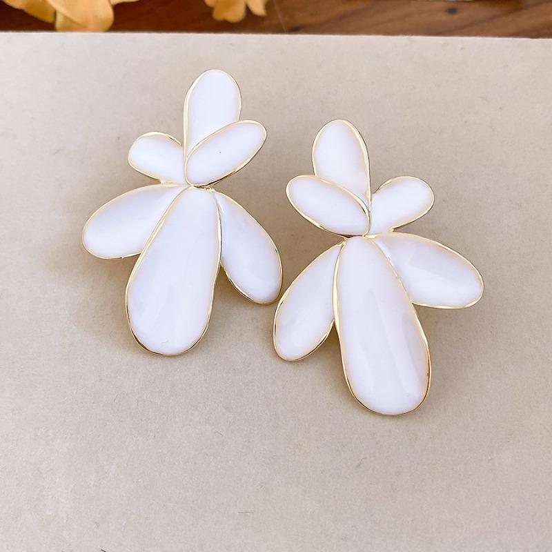 Cold heroine~ Silver needle dripping oil oval flower stud earrings simple fashion sweet wind earrings design earrings