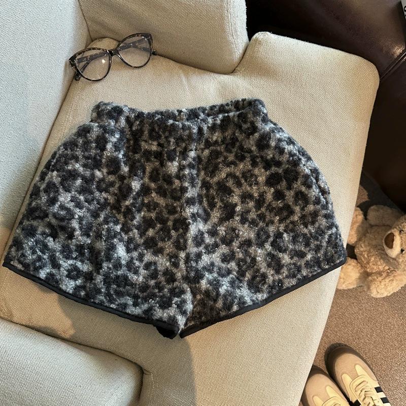 

Retro Coffee Leopard Print Plush Wide-Leg High-Waisted Fluffy Shorts for Women - Autumn/Winter A-Line Bootcut Outerwear. Extra Large леопардовий/сірий колір