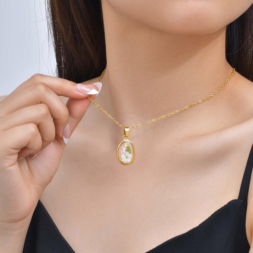 Dried Flowers Pendant Necklace for Women,Resin Geometric Dry Flower Necklaces,Stainless Steel Charms Jewelry Gift