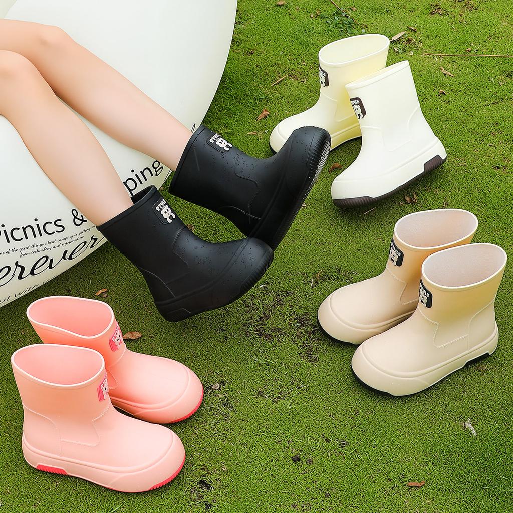 Rain Shoes Women's Lightweight Short Tube Water Shoes Bundle Women's Rain Boots Waterproof Ultra-light Fashion Soft Sole Outer Wear Women