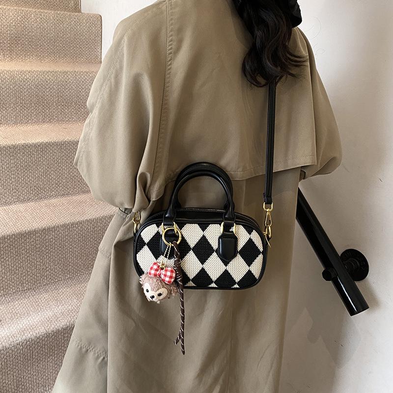 Autumn and winter rhombus niche contrasting color bag women's new fashion versatile messenger bag portable bowling bag