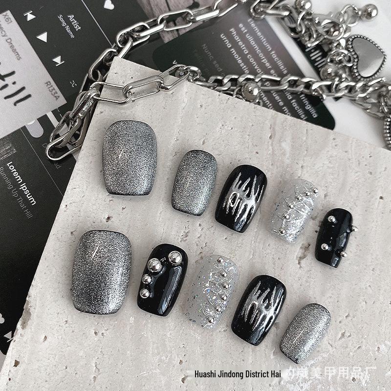 

Dark Thorn Mermaid Cat Eye Nails: High-End, Flashy, Short Pieces for Autumn/Winter 2025.