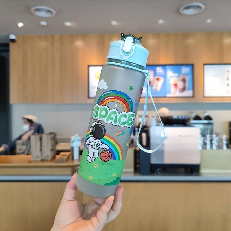 650ml Cute Cartoon Astronaut Heat-Transfer Plastic Cup Outdoor Sports Portable Lanyard Straw Locking Student Water Cup