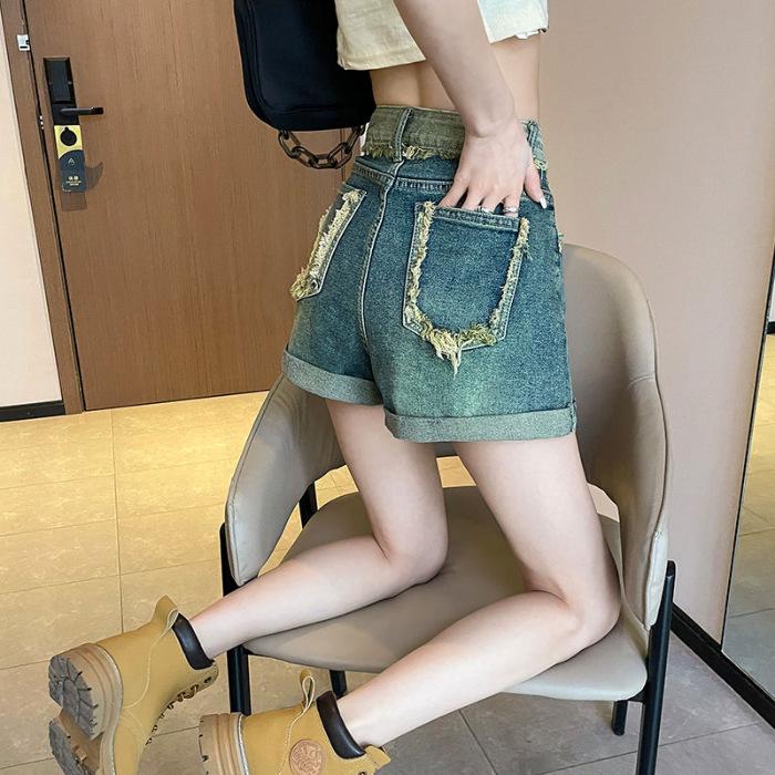 Women s High-Waisted Denim Shorts with Rolled Hem, Contrasting Colors, Frayed Edges, and Wide-Leg Design. M