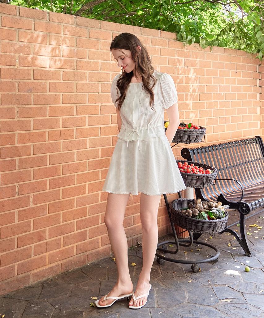 Eosseu Lace Flare Mini Skirt (Ivory)