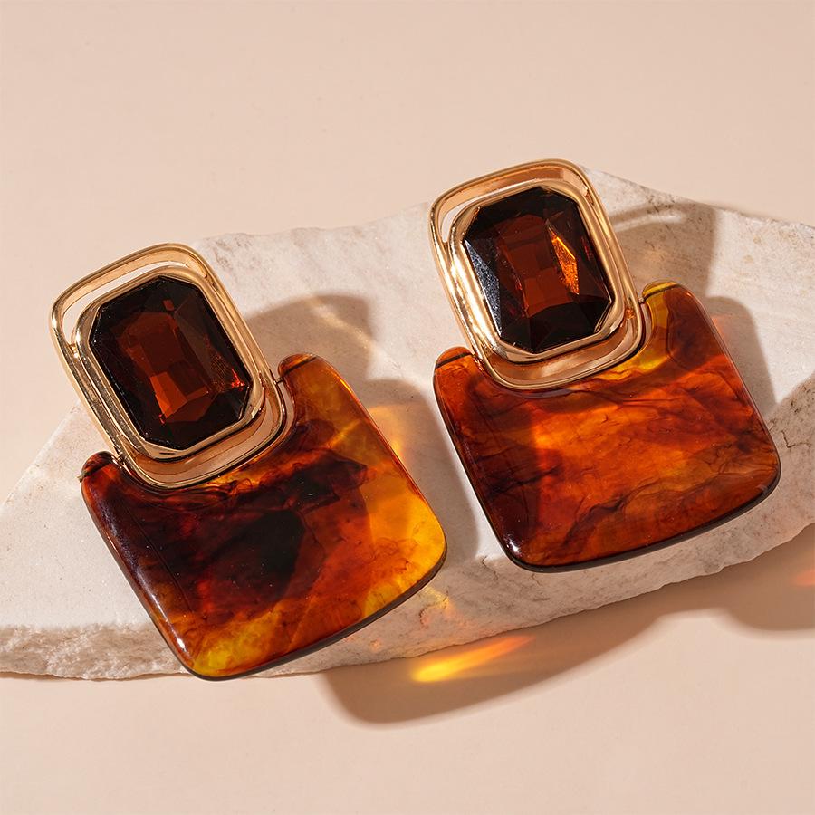 

Кавового кольору дерев яні намистини сережки-краплі з китицями в ретро етнічному стилі