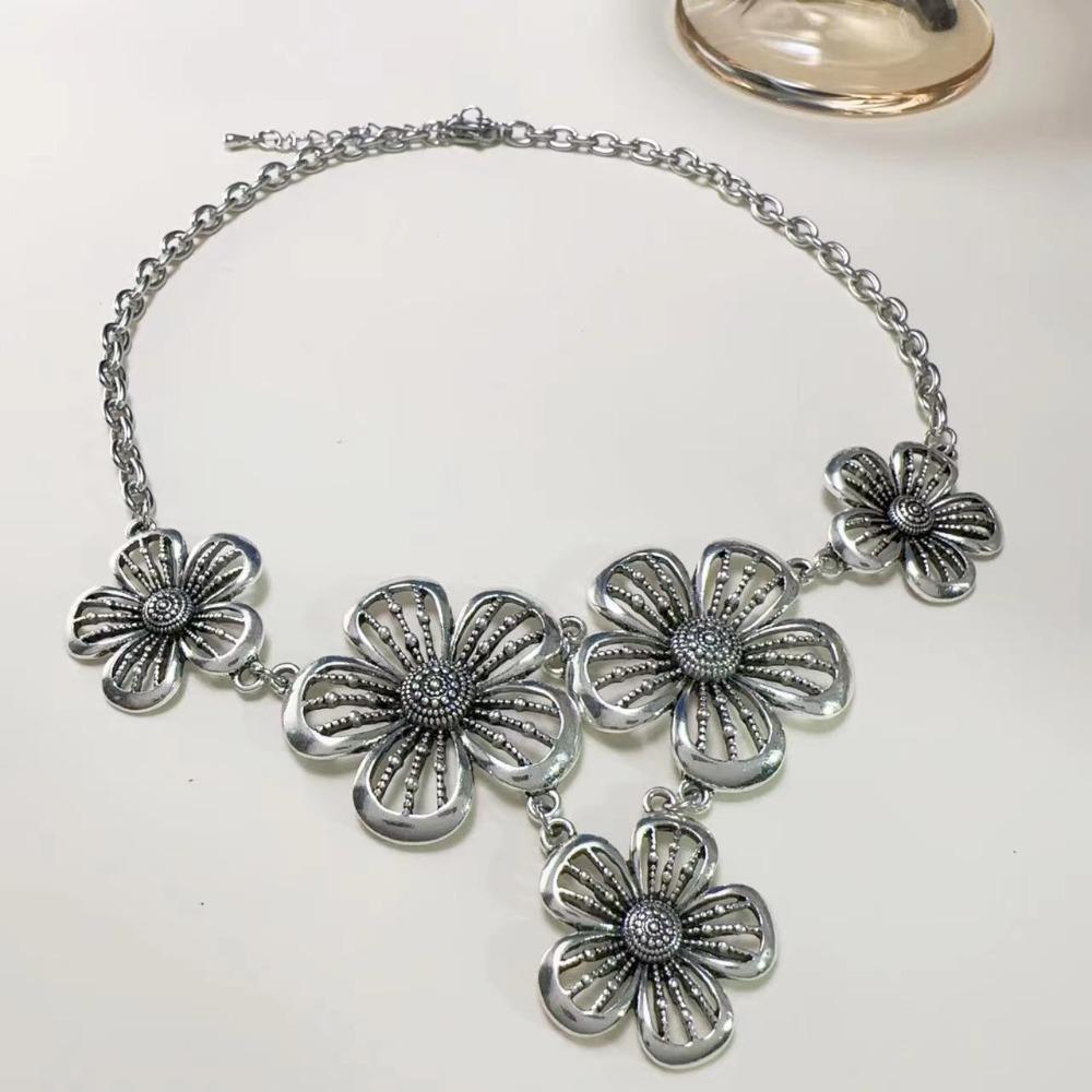 

Hollow Boho Ethnic Necklace Pendant Sweater Chain Korean Bohemian Flowers Necklace Party срібний