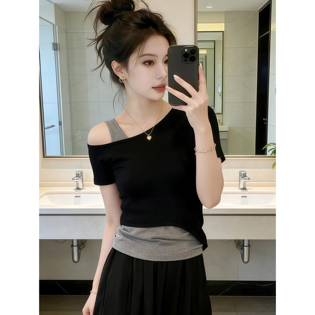 Off-the-shoulder Fake Two-piece Short-sleeved T-shirt Women's Clothing Spring and Summer New Design Sense Diagonal Shoulder Wear, Thin Clothes