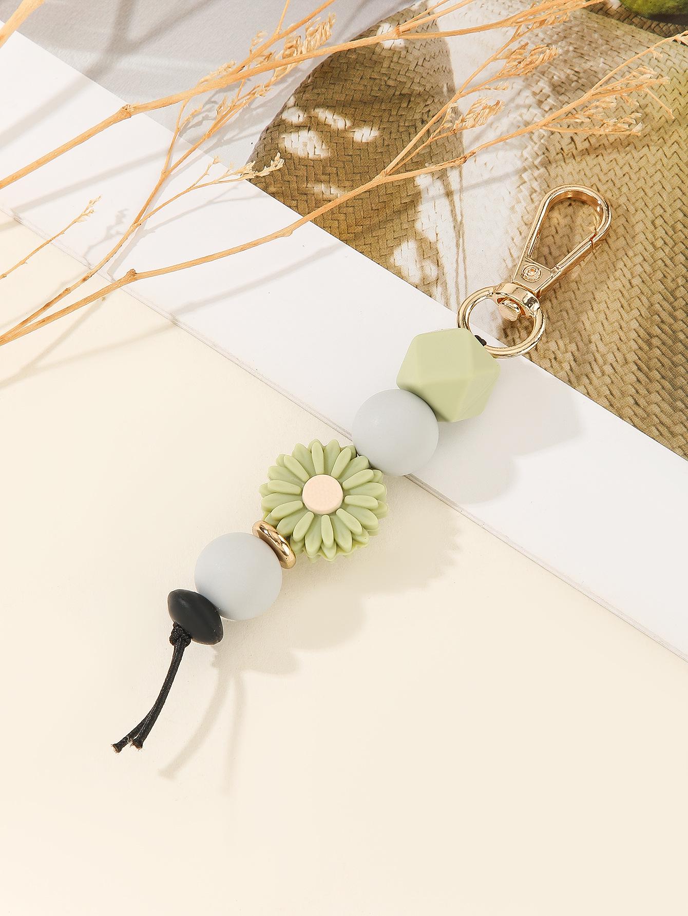 DIY Daisy Toothpaste Dispenser & Handmade Silicone Charm Pendant