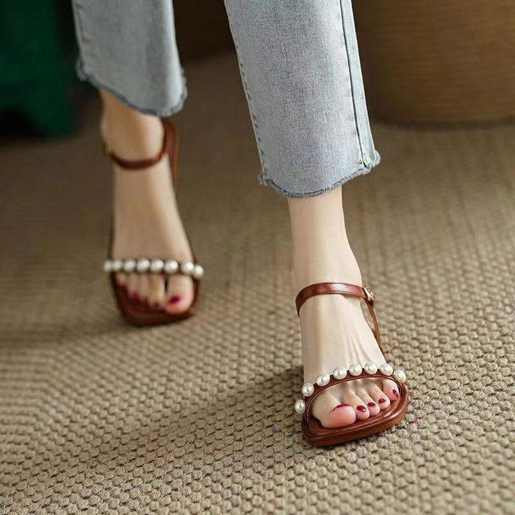 

Летние новые сандалии-шлепанцы с жемчугом 2025 года, женская мода и комфорт, на низком каблуке, с открытым носком, плоские пляжные туфли для улицы 41