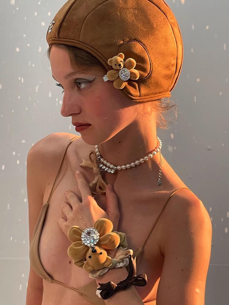 ZHUHE The Gemstone Bear Hairpin Features A Sweet And Romantic Style, Making It A Perfect Jewelry Accessory For Women As A Party