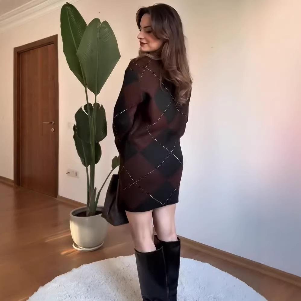 2026 Autumn Women's Diamond Pattern Sweater & Hip-Hugging Skirt Set