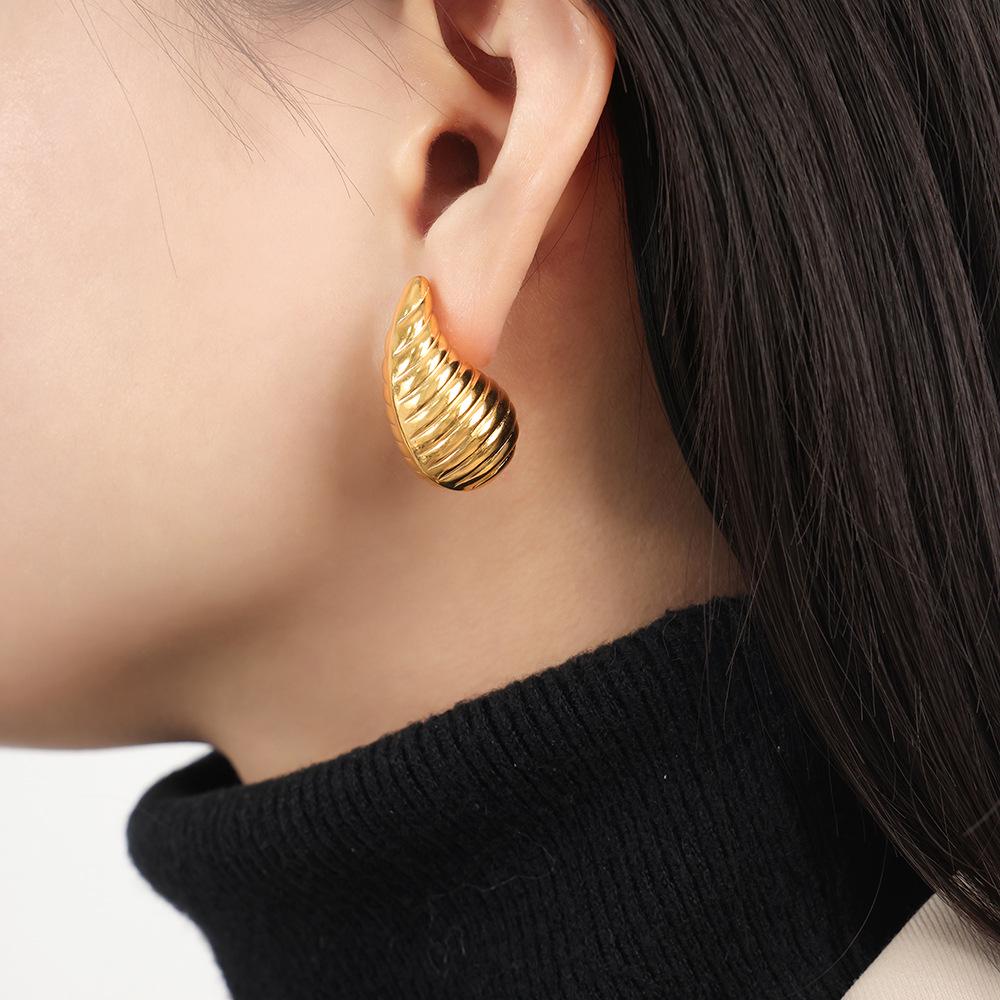 Vintage Chinese Style Water Drop Titanium Earrings with Multi-Layered Texture Design