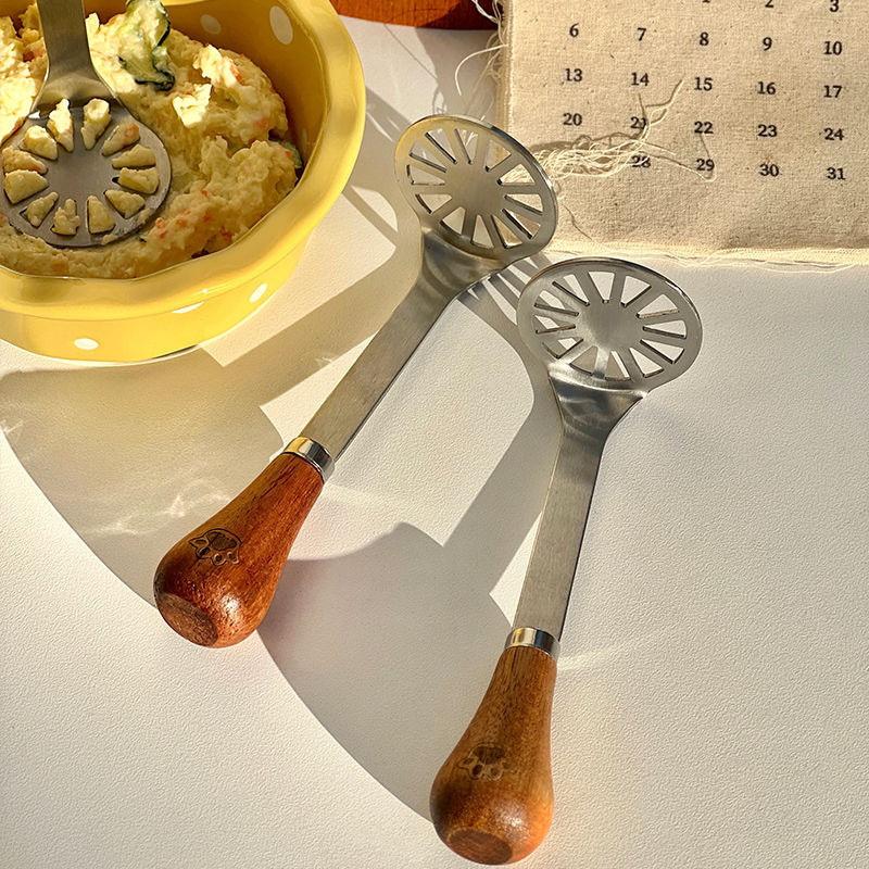 

1Pcs Hand Press Manual Potato Masher Non-Stick With Non-Slip Wooden Handle Baby Food Masher Stainless Steel Handheld